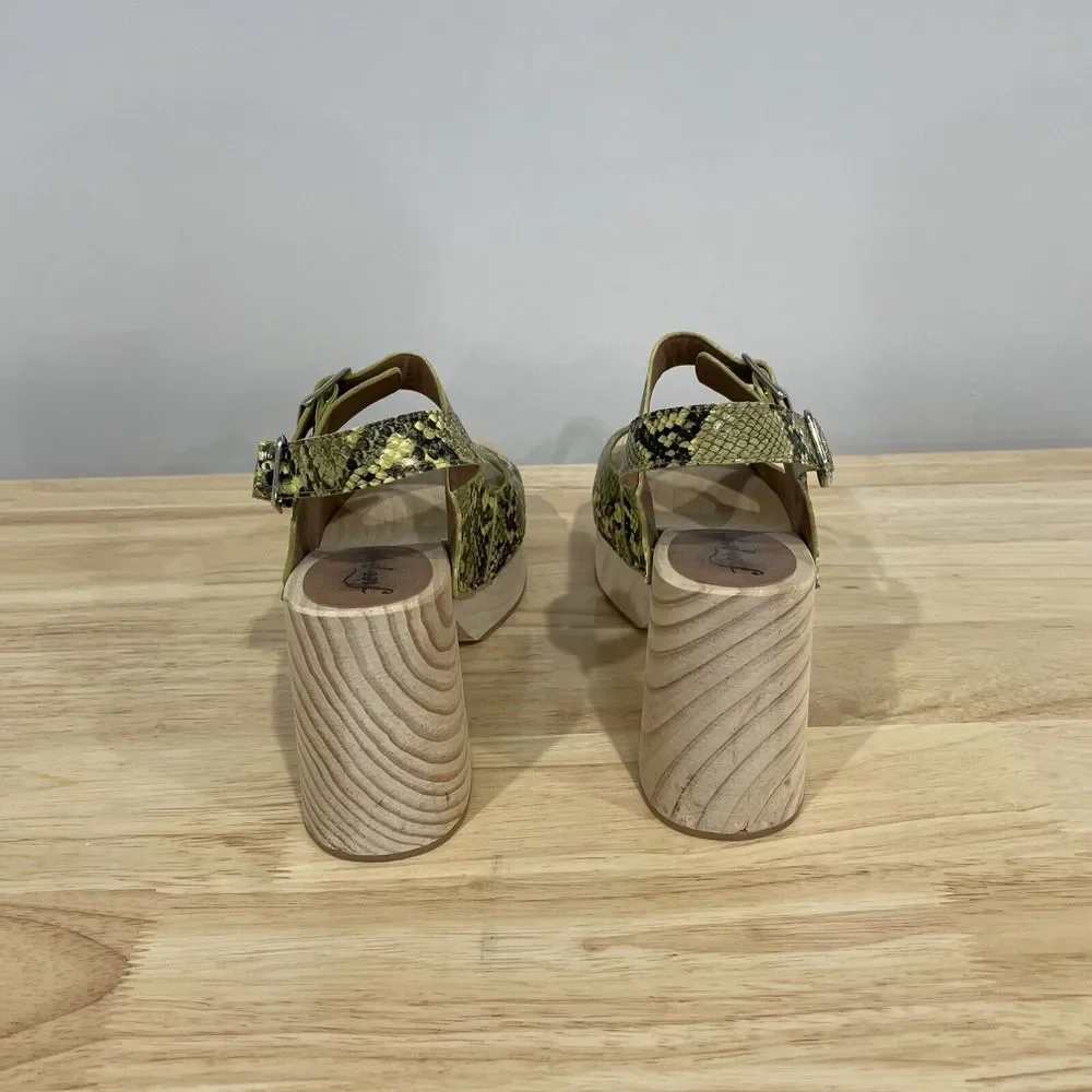 Free people Shoes Wooden Platform Clogs Belem Green Snakeskin Print‎ Size 9